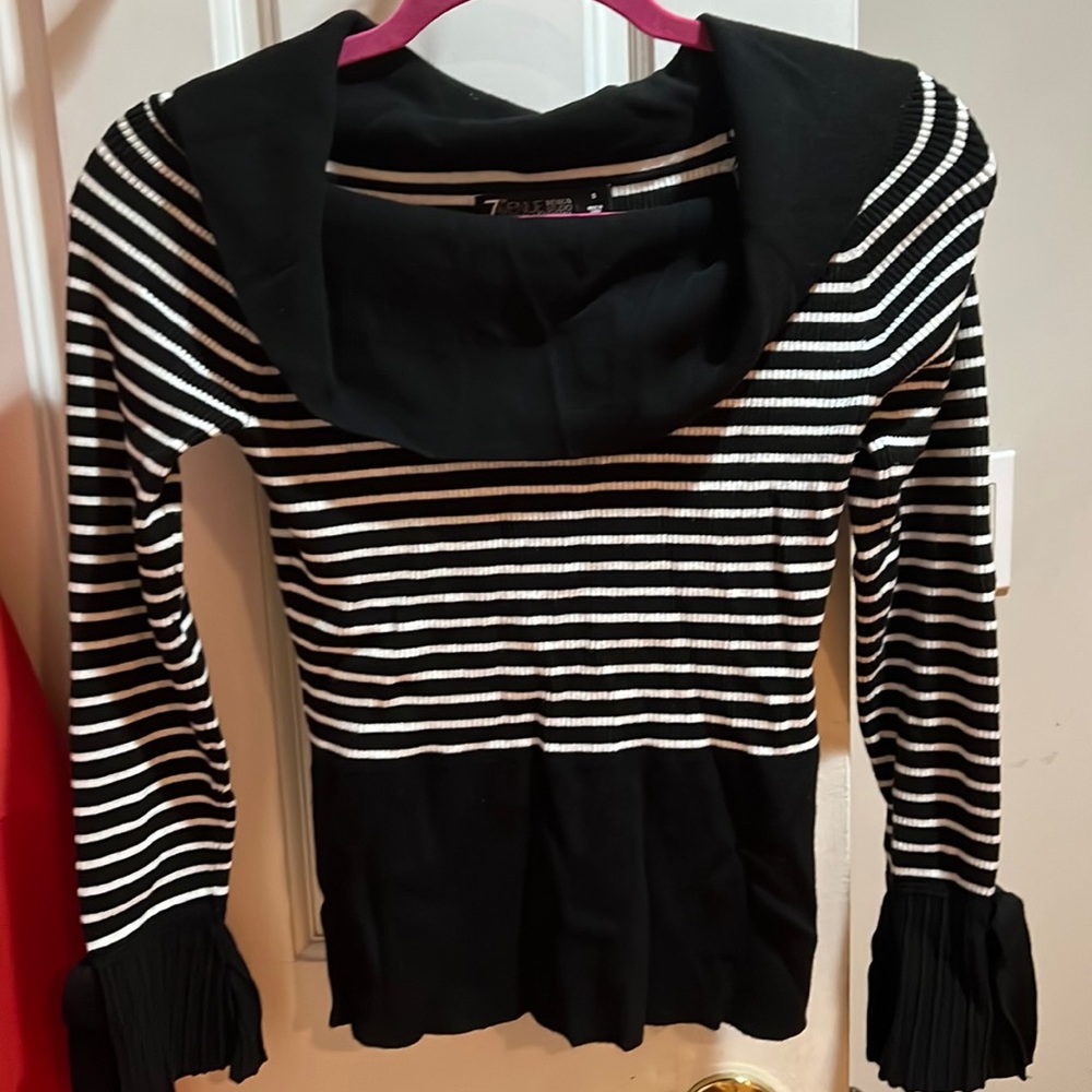 7th Avenue NY&Co beautiful sweater